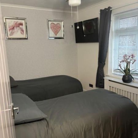 Clarke'S Airbnb Villa Уърдинг Екстериор снимка
