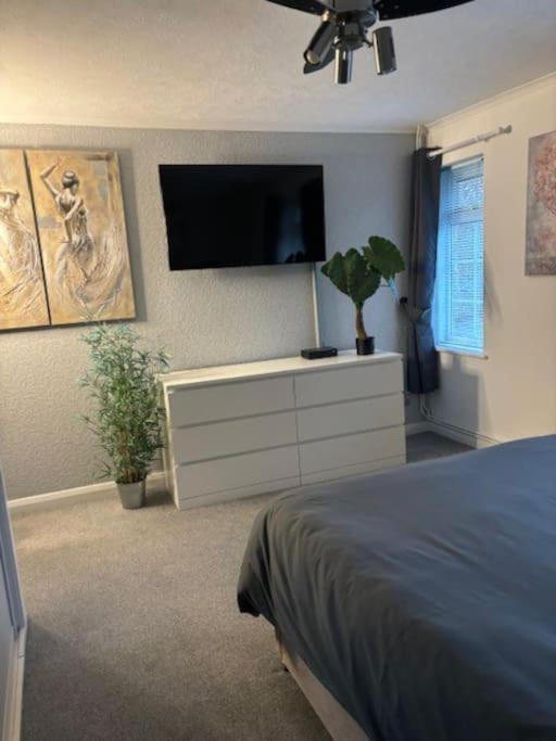 Clarke'S Airbnb Villa Уърдинг Екстериор снимка